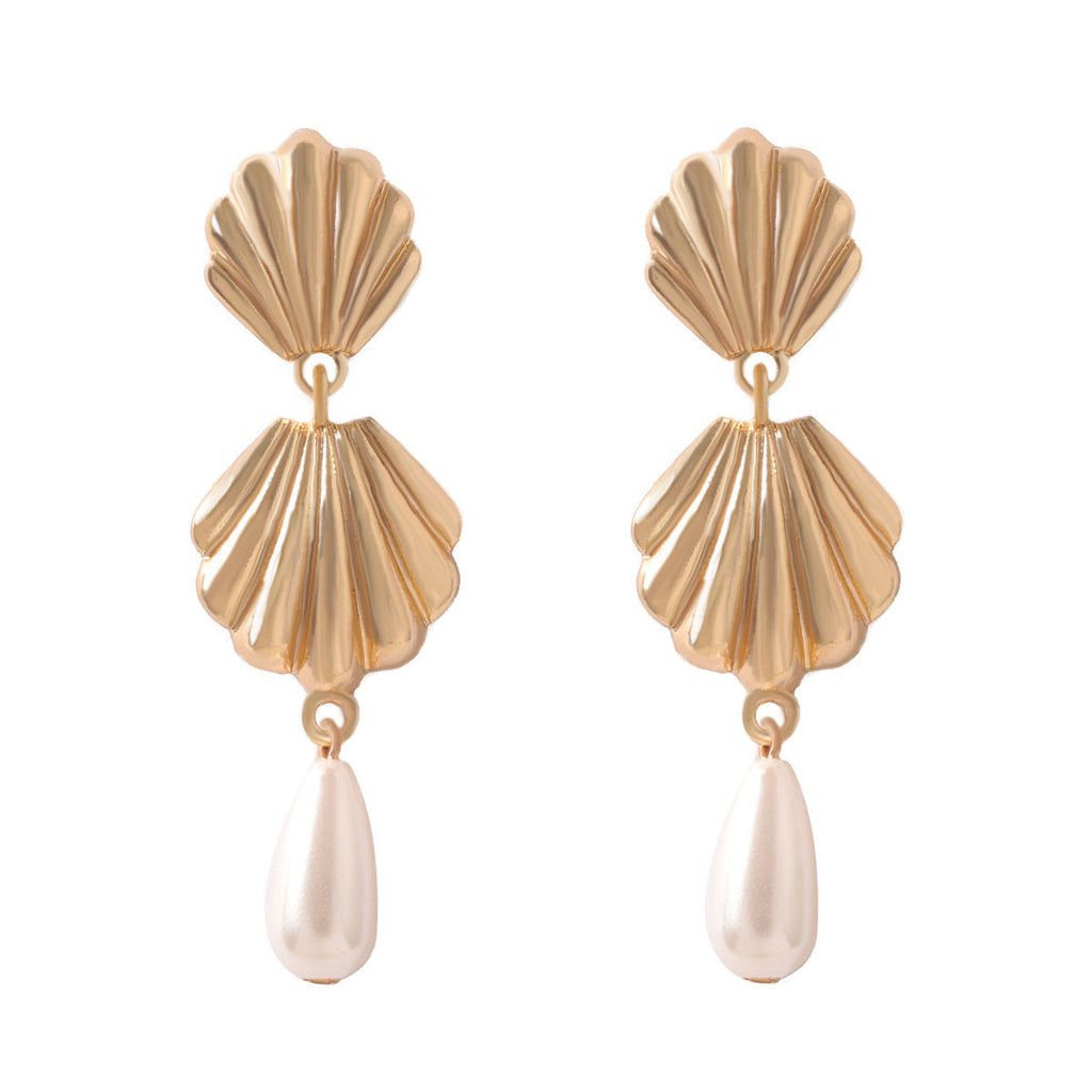 Classic Pearl Earring with Timeless Appeal