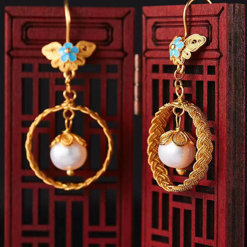 Stunning Gold Earring for Daily Wear