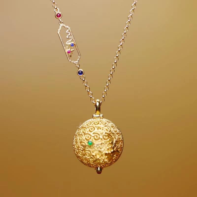 Classic Pendant with Timeless Appeal