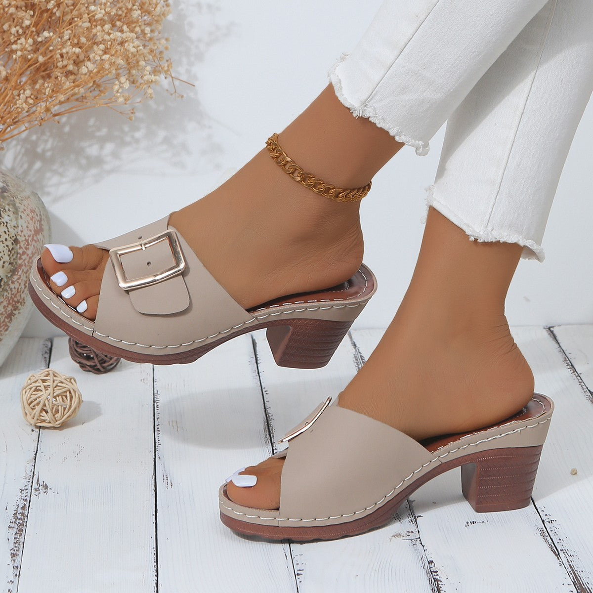 Chic Orthopedic Sandals with Unique Design
