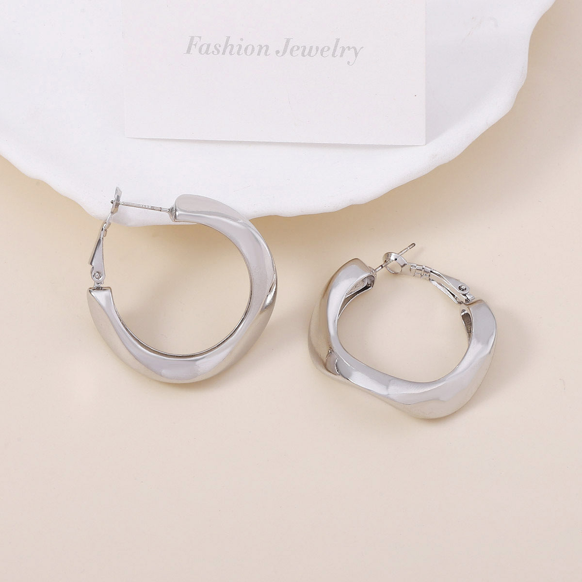 Charming Earring for Any Occasion
