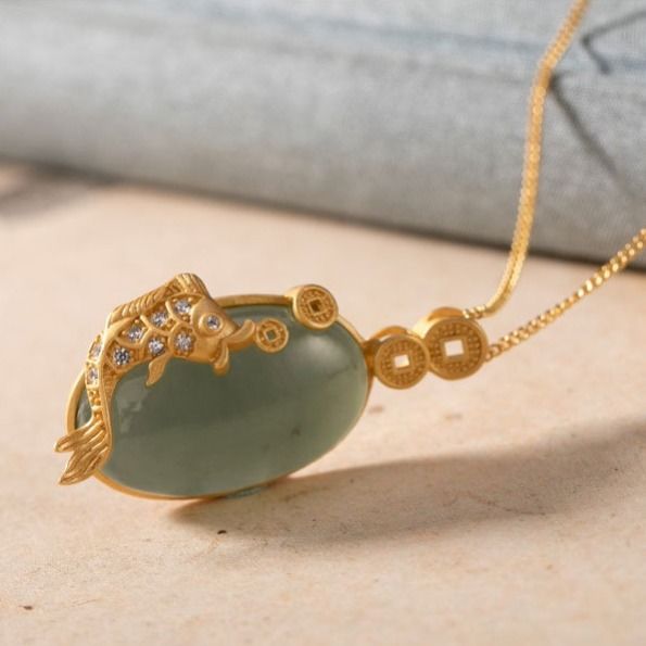 Romantic Gold Necklace for Special Moments