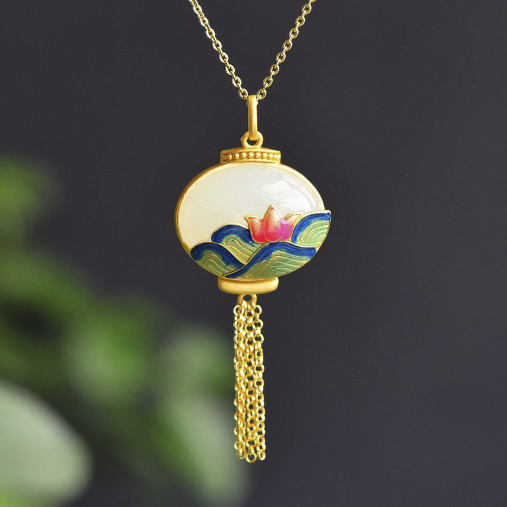 Classic Silver Necklace with Timeless Appeal