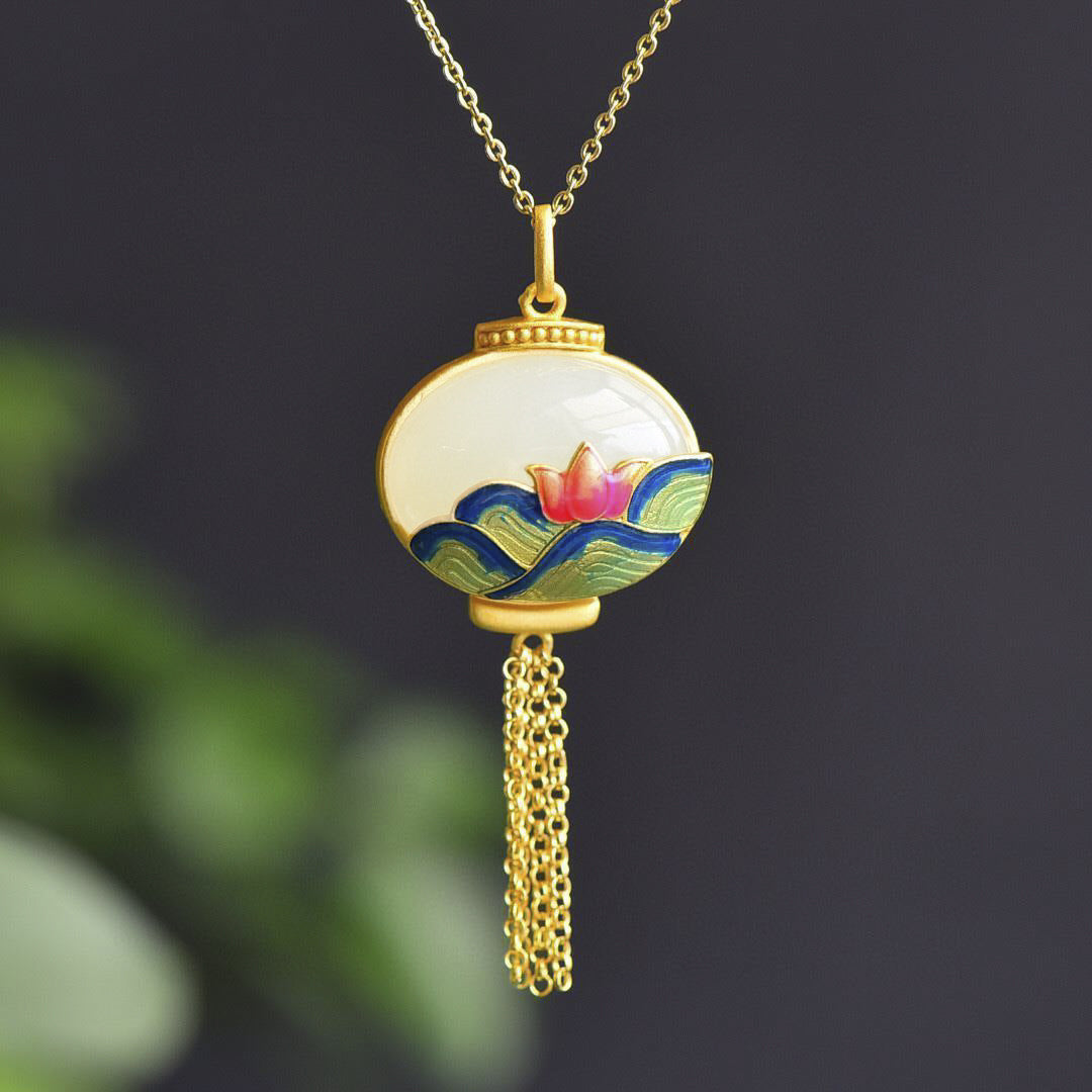 Classic Silver Necklace with Timeless Appeal