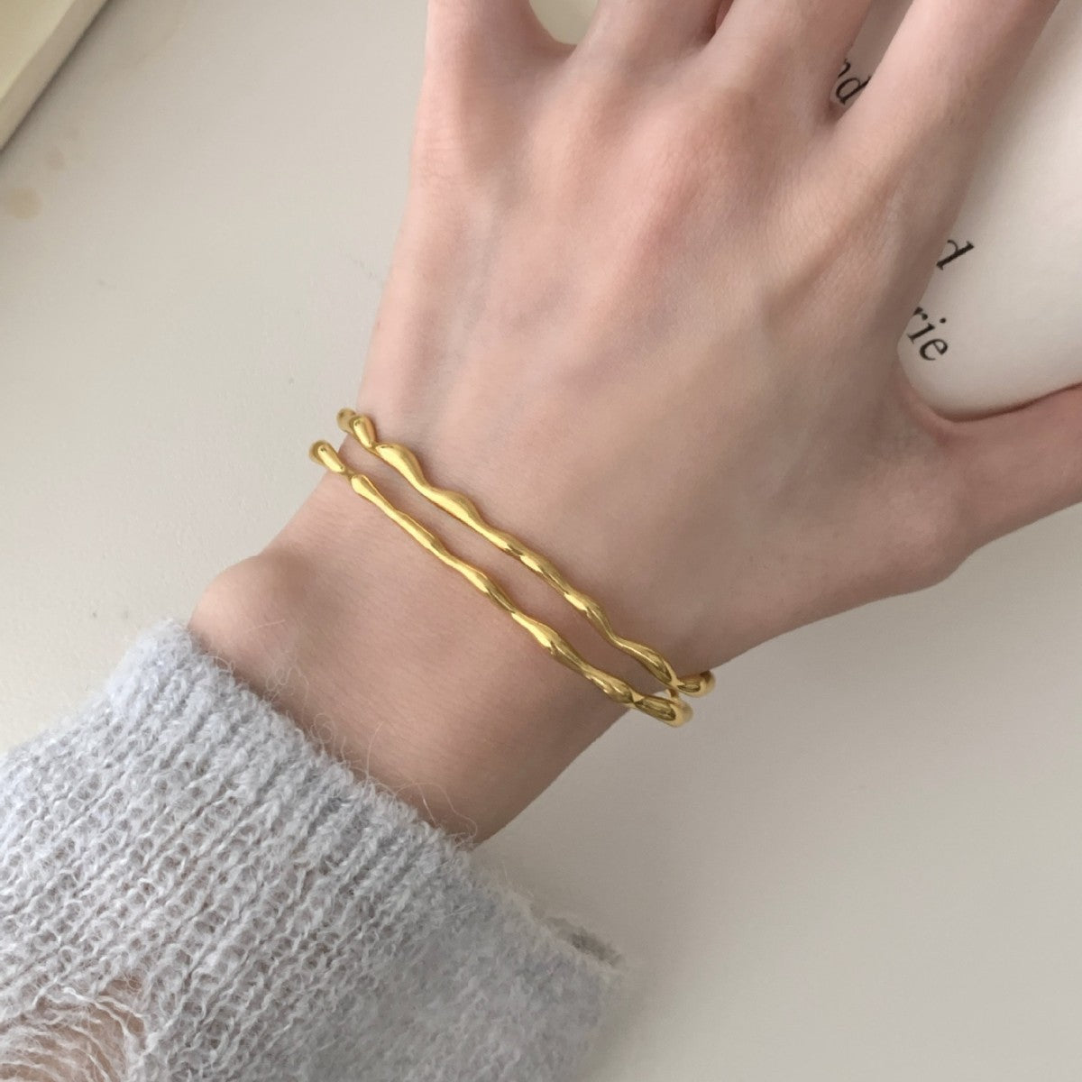 Romantic Gold Bracelet for Special Moments