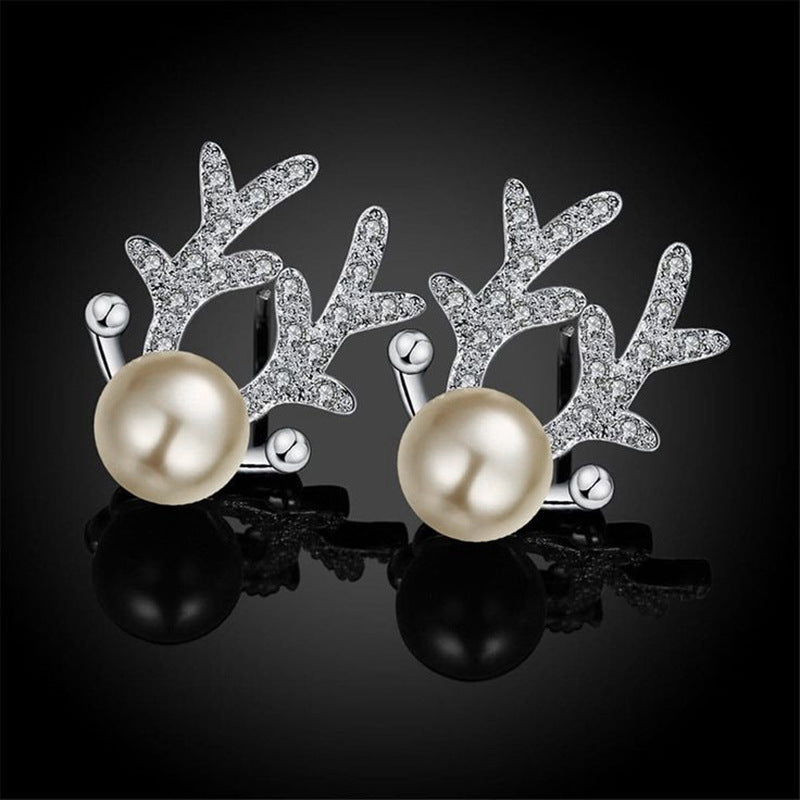 Classic Pearl Earring with Timeless Appeal