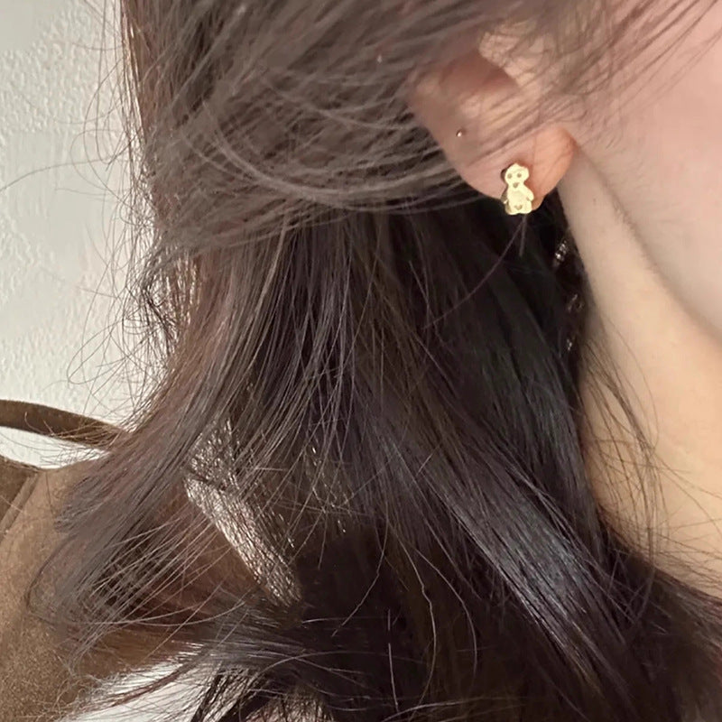 Classic Gold Earring with Timeless Appeal