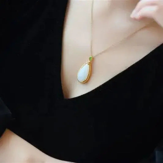 Classic Silver Necklace with Timeless Appeal