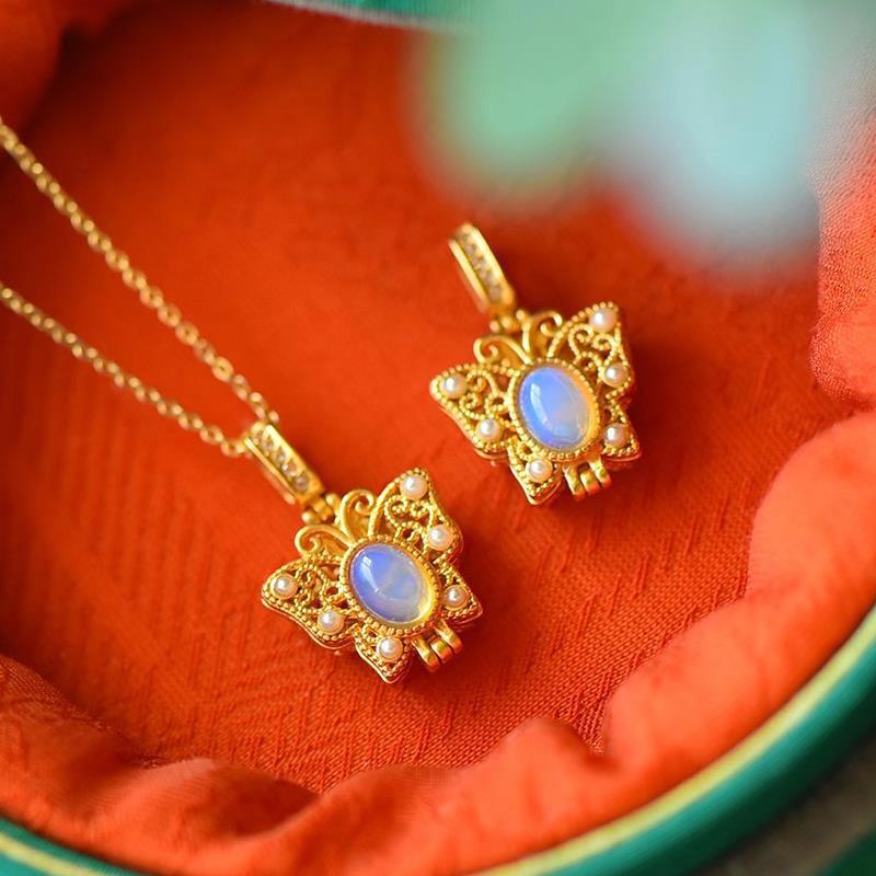 Romantic Silver Necklace for Special Moments