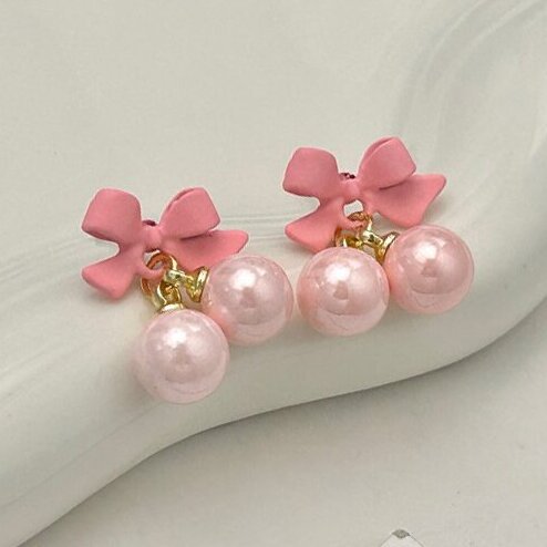 Stunning Pearl Earring for Daily Wear