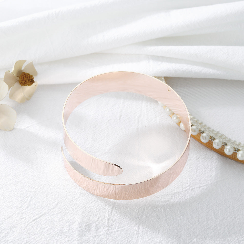 Classic Gold Bracelet with Timeless Appeal