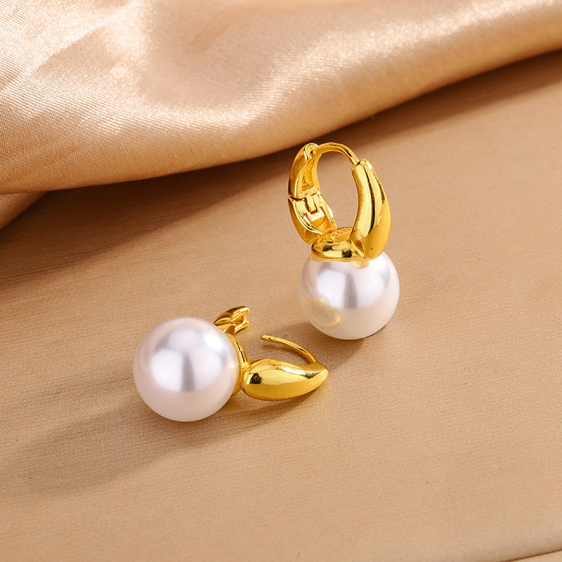Romantic Gold Earring for Special Moments