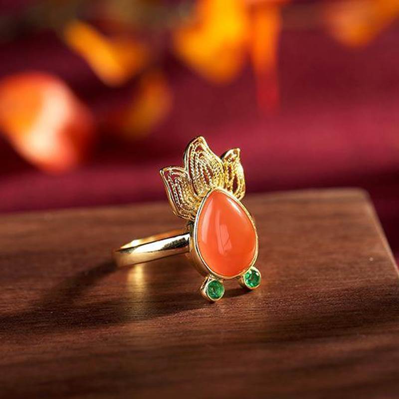 Charming Gold Earring for Any Occasion