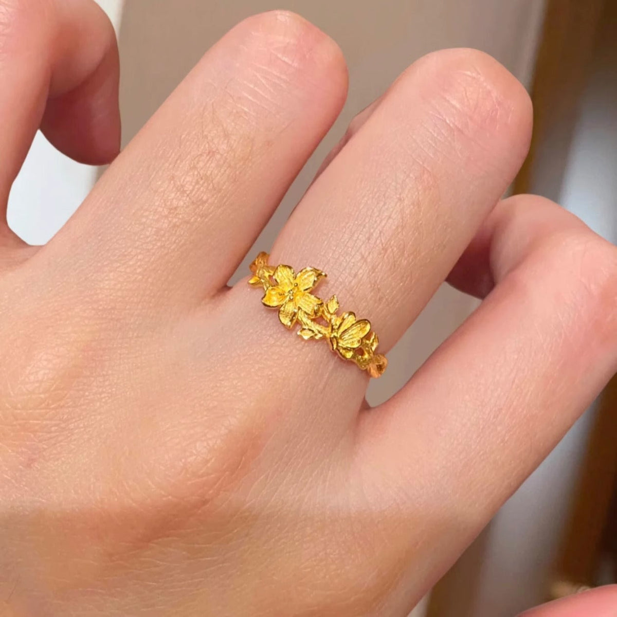 Classic Gold Ring with Timeless Appeal