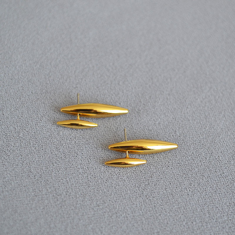 Classic Gold Earring with Timeless Appeal