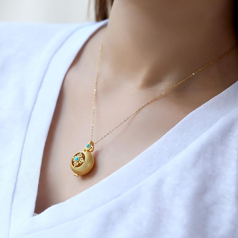 Romantic Silver Necklace for Special Moments
