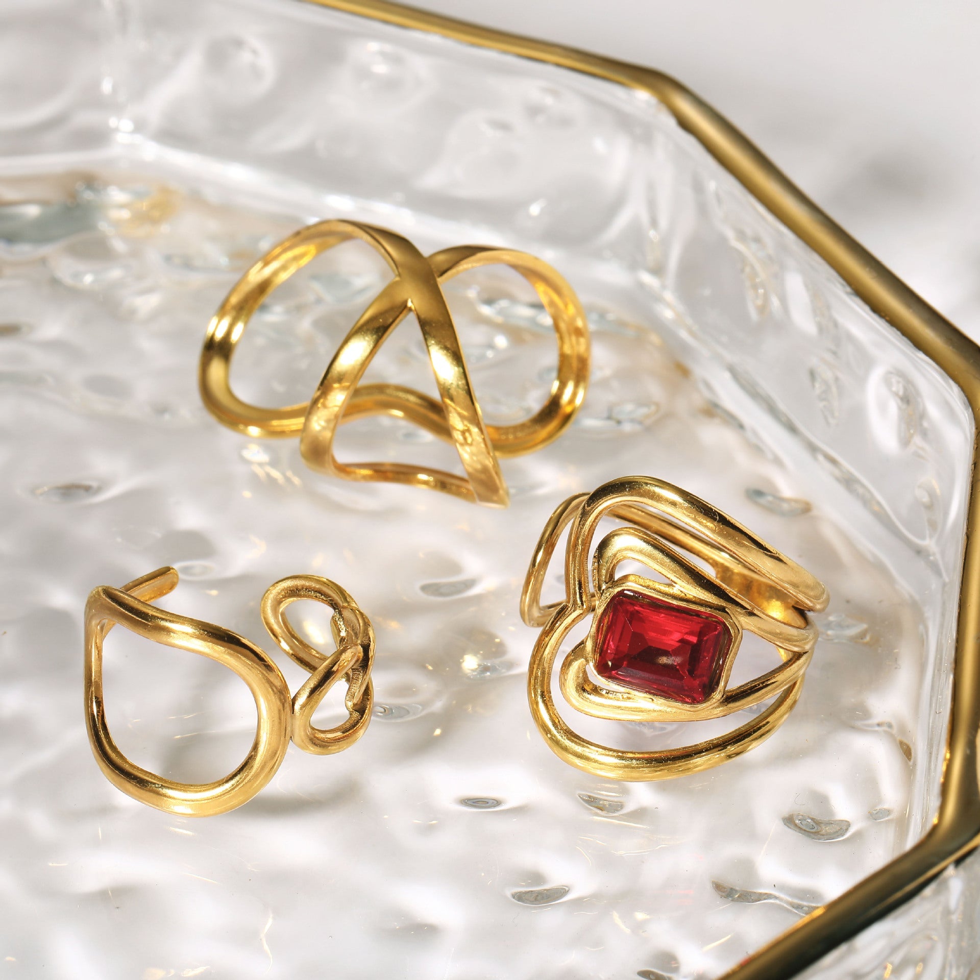 Classic Gold Bracelet with Timeless Appeal