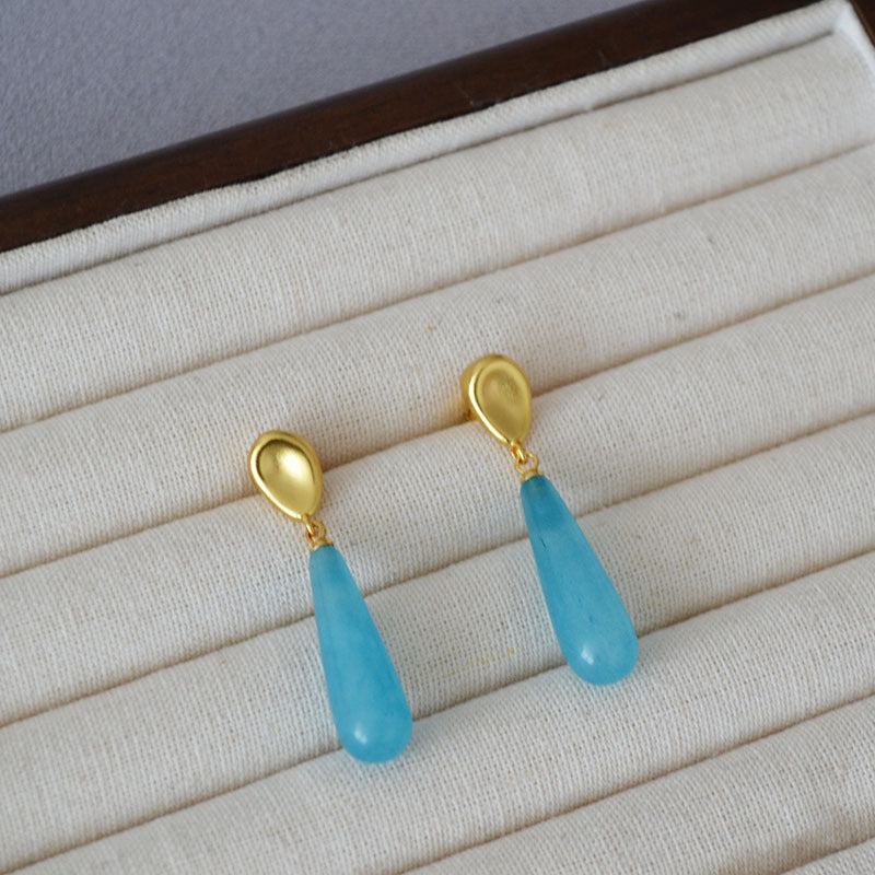 Classic Gold Earring with Timeless Appeal