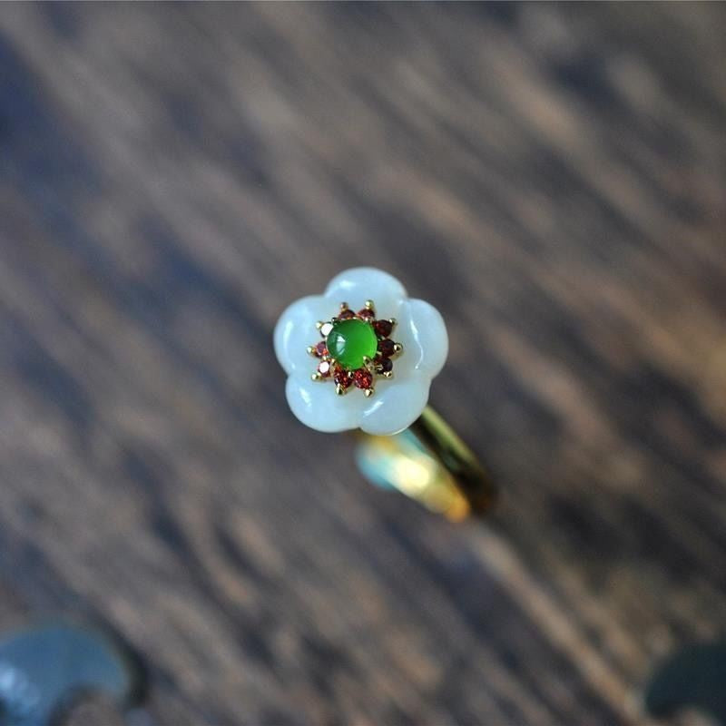 Charming Gold Ring for Any Occasion