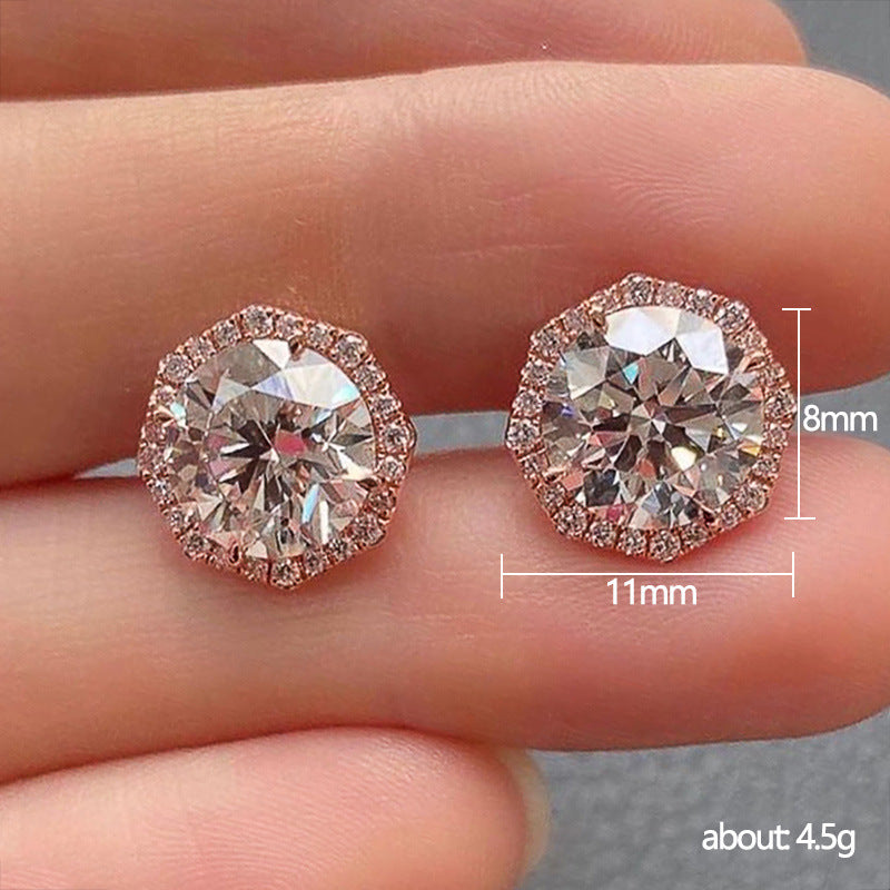 Charming Gold Earring for Any Occasion
