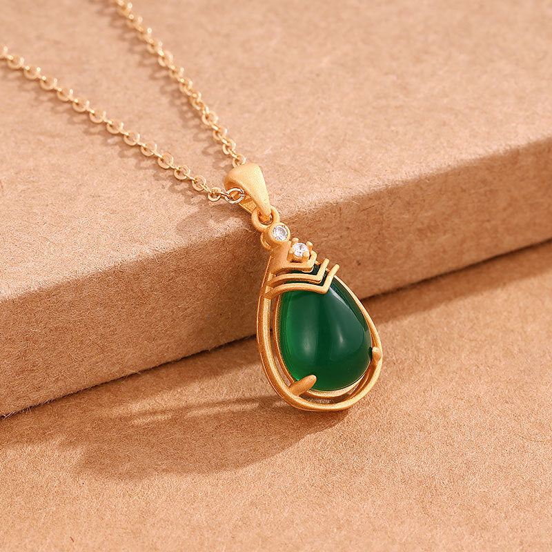 Classic Silver Necklace with Timeless Appeal
