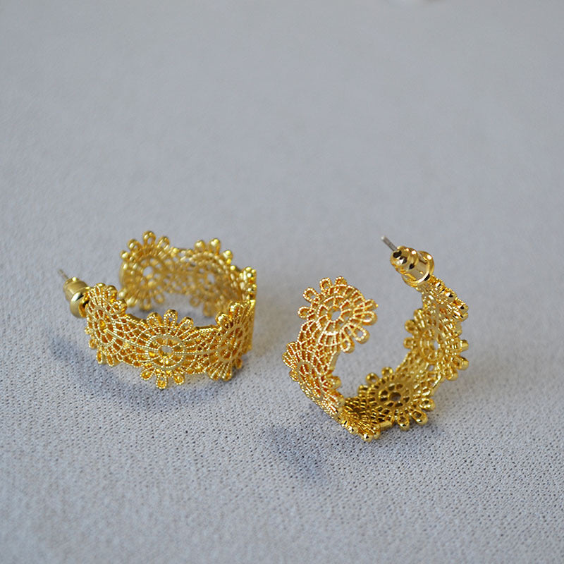 Stunning Gold Earring for Daily Wear