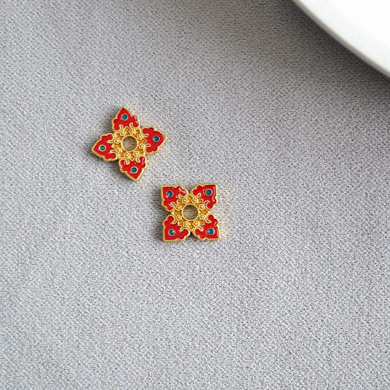 Beautiful Gold Earring with Unique Style