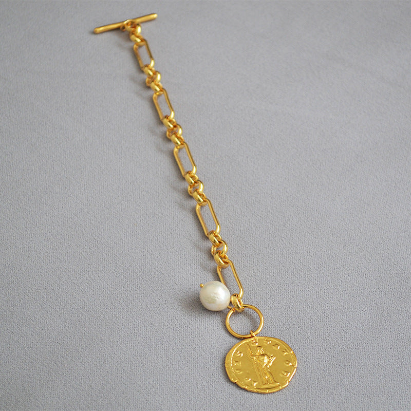Charming Gold Bracelet for Any Occasion
