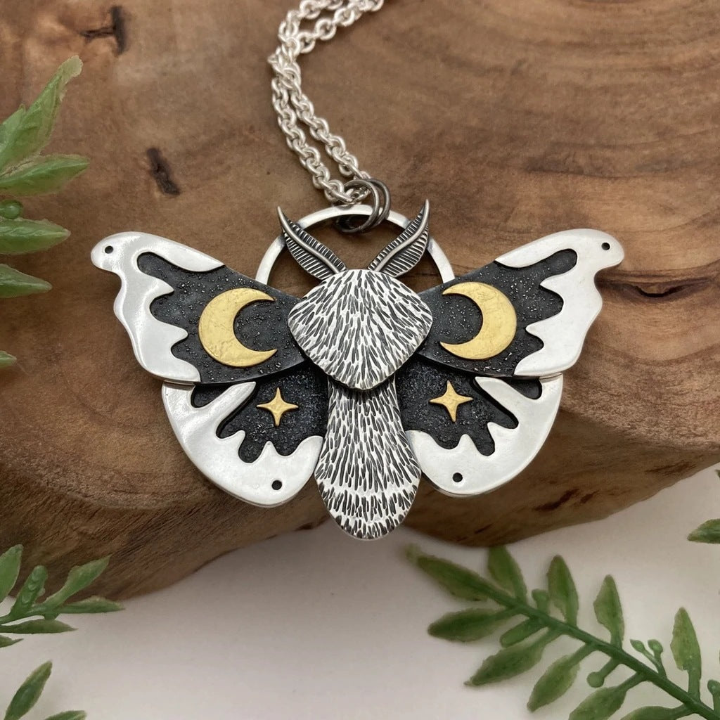 Classic Silver Necklace with Timeless Appeal