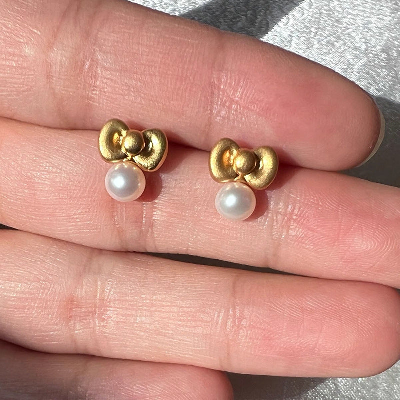 Romantic Gold Earring for Special Moments
