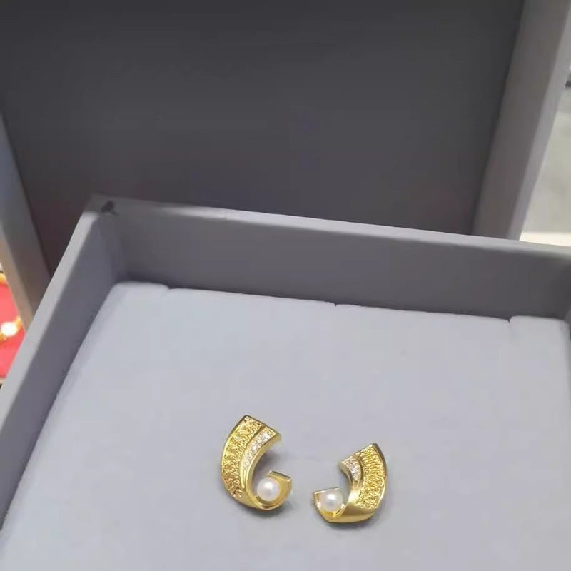 Charming Piece for Any Occasion