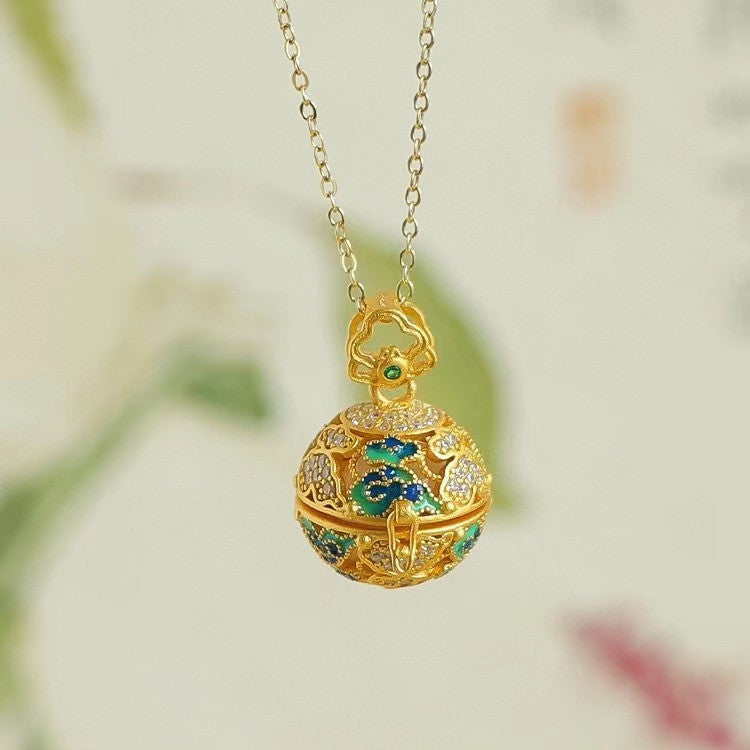 Beautiful Gold Pendant with Unique Style