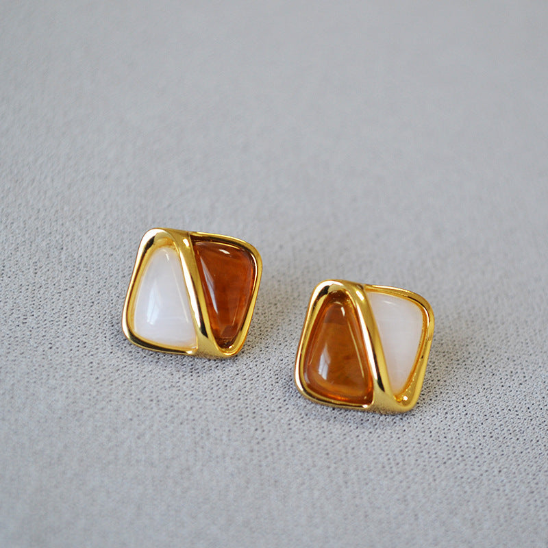 Romantic Gold Earring for Special Moments