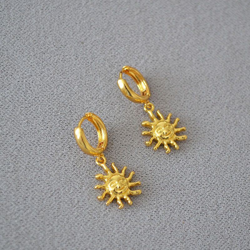 Classic Gold Earring with Timeless Appeal