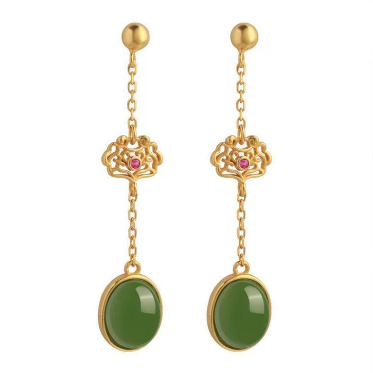 Classic Gold Earring with Timeless Appeal