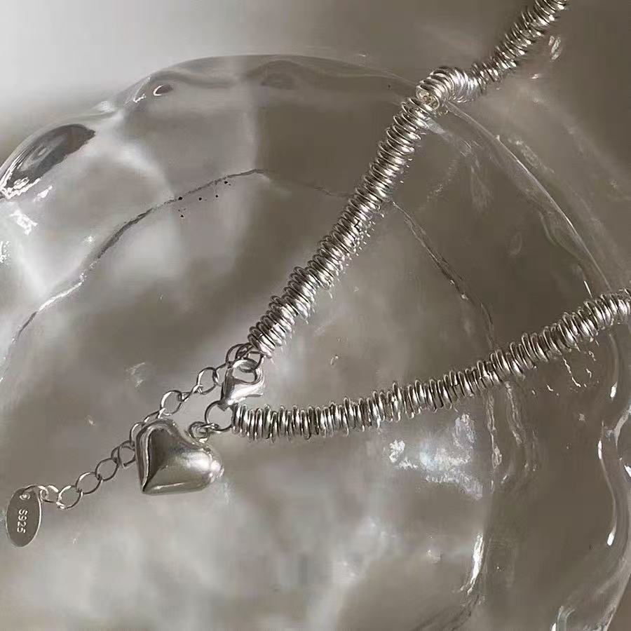 Charming Silver Necklace for Any Occasion