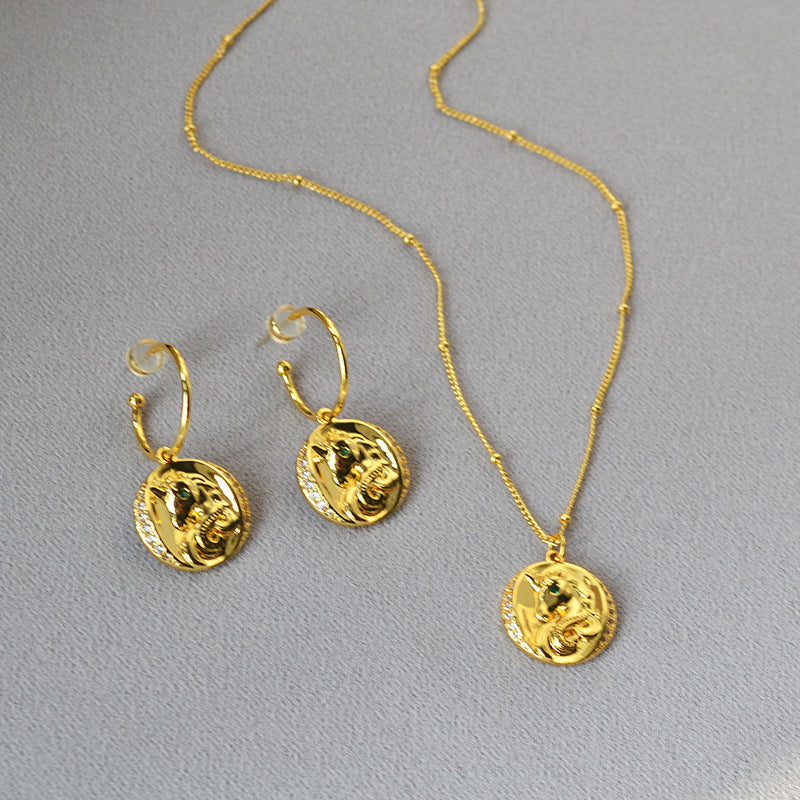 Stunning Gold Necklace for Daily Wear