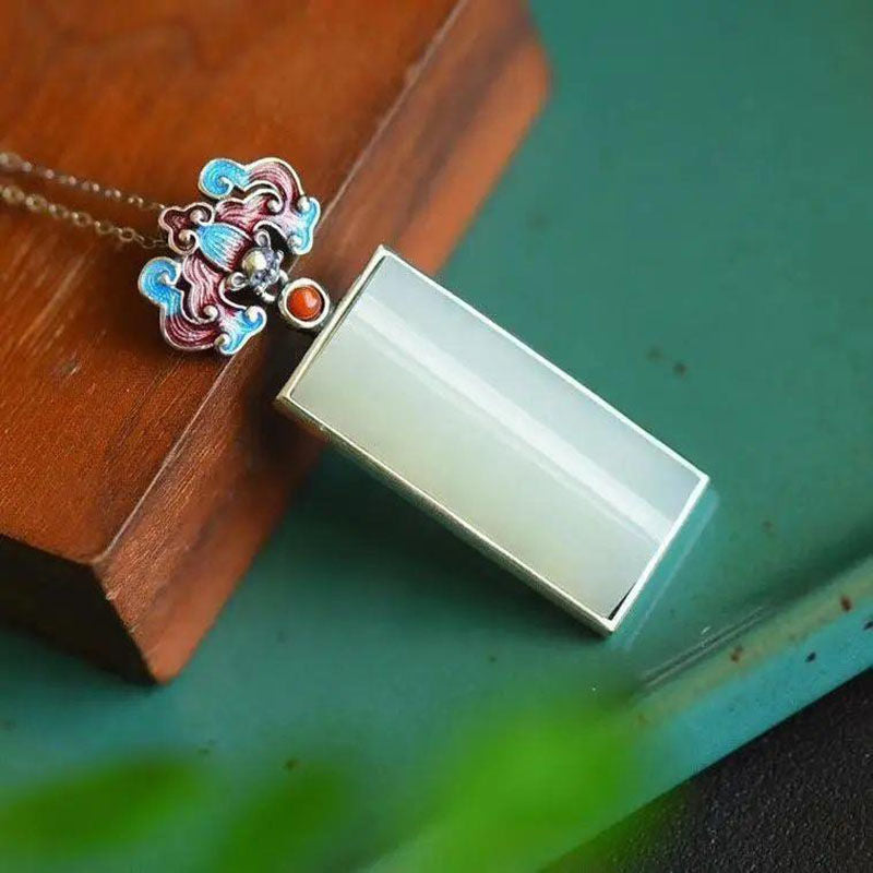 Romantic Silver Necklace for Special Moments