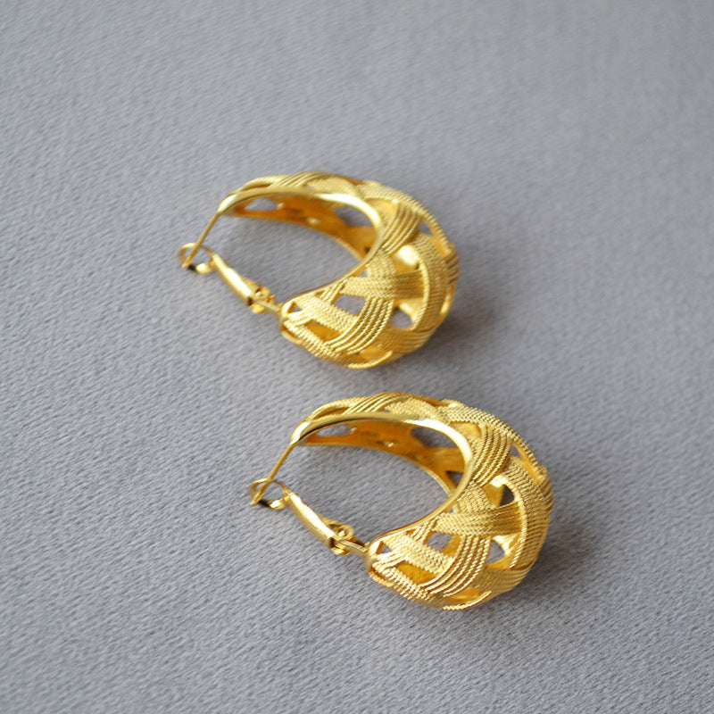 Elegant Gold Earring for Every Occasion