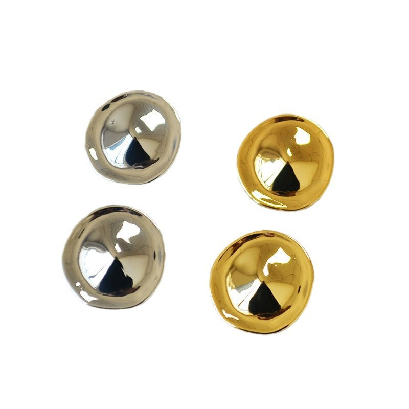 Classic Gold Earring with Timeless Appeal