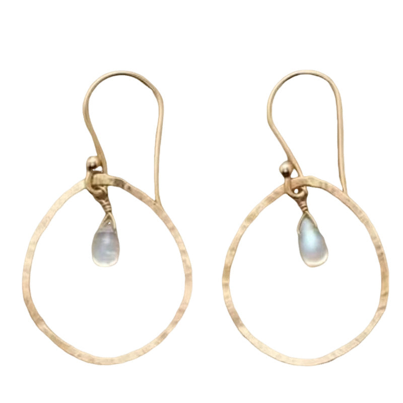 Classic Gold Earring with Timeless Appeal