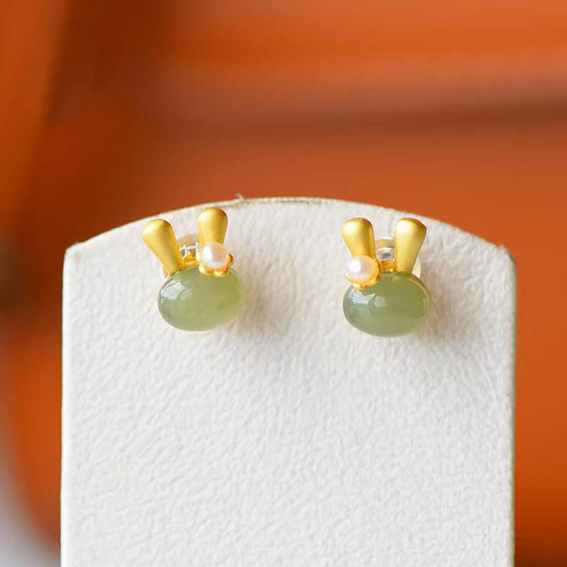 Charming Gold Earring for Any Occasion
