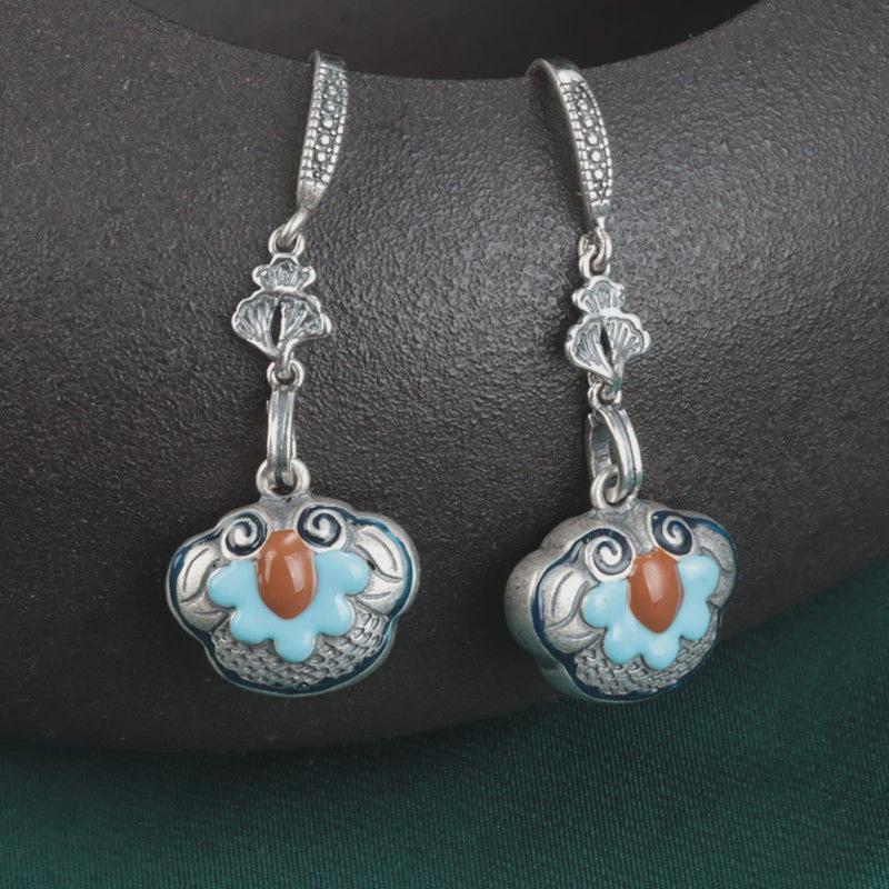 Charming Silver Earring for Any Occasion