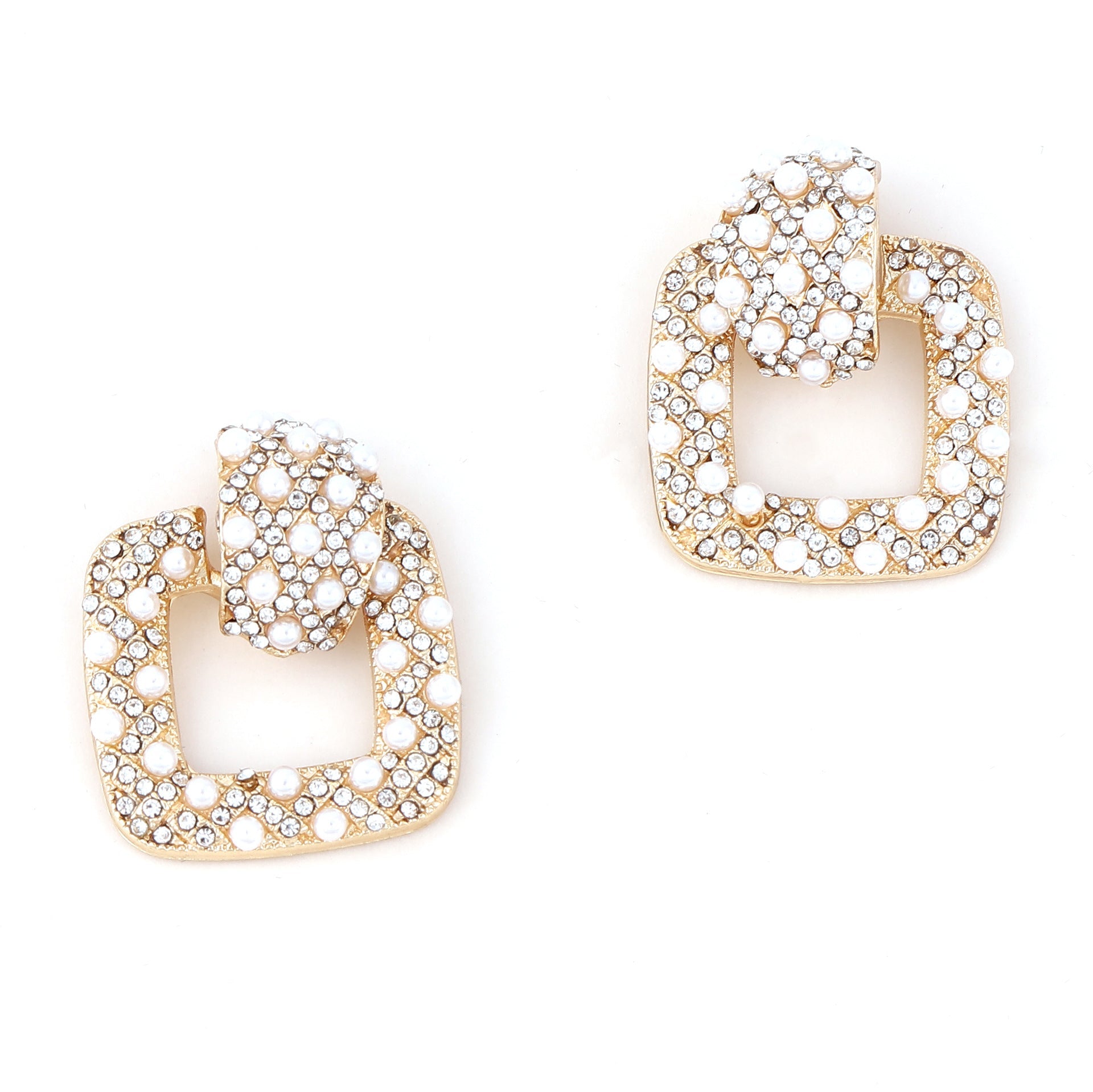 Classic Pearl Earring with Timeless Appeal