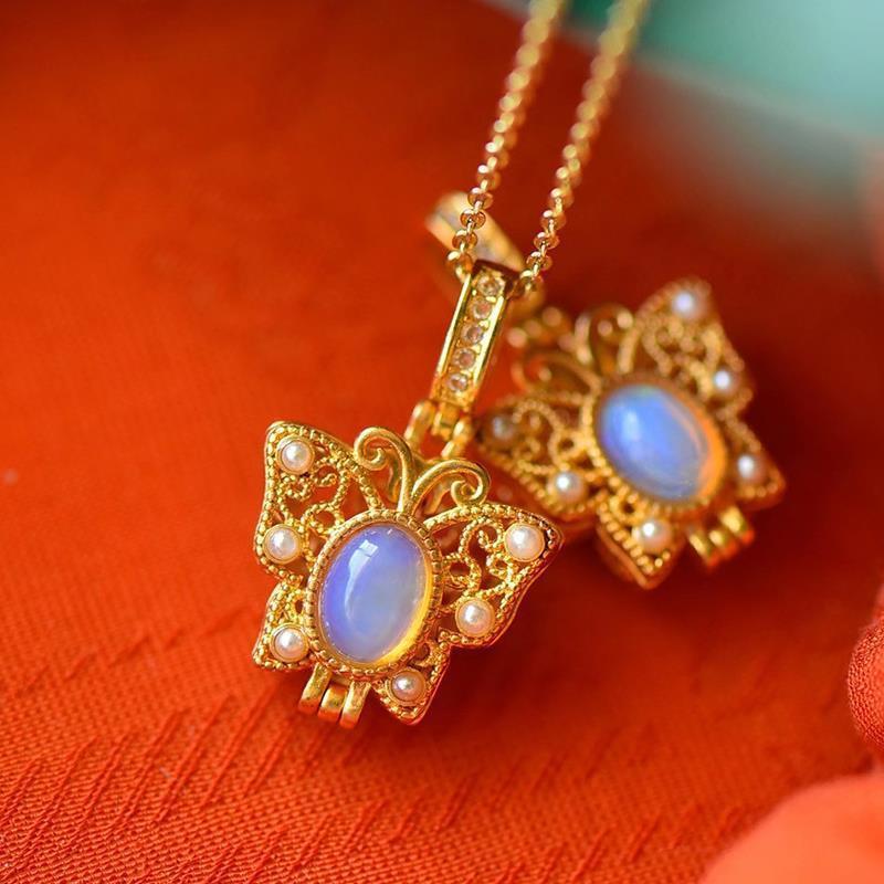 Romantic Silver Necklace for Special Moments