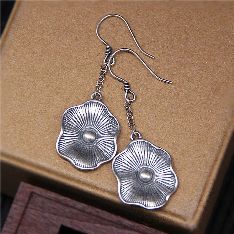 Romantic Silver Earring for Special Moments