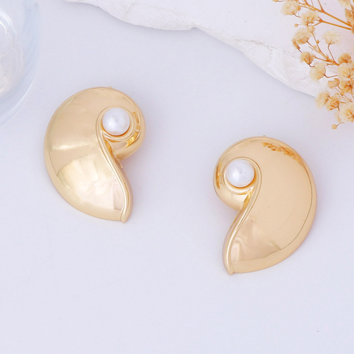 Classic Pearl Earring with Timeless Appeal