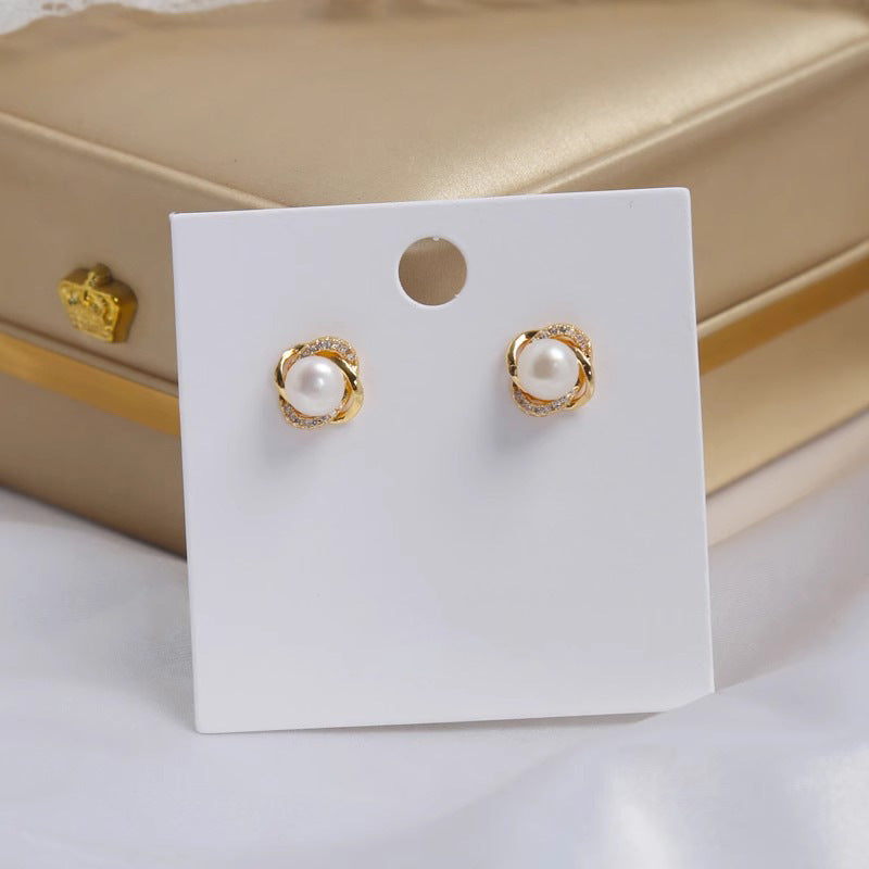 Romantic Pearl Earring for Special Moments