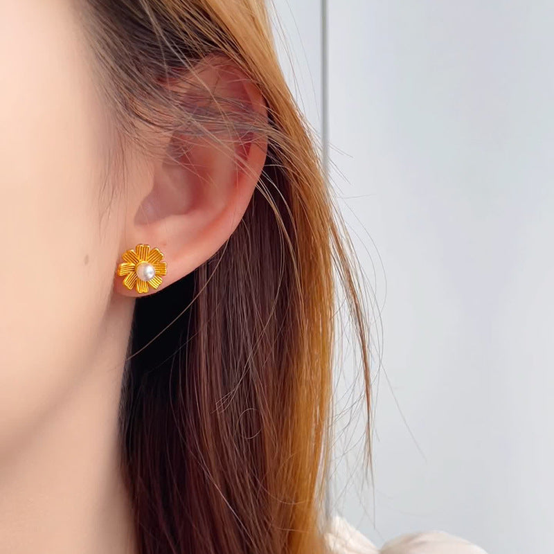 Classic Pearl Earring with Timeless Appeal