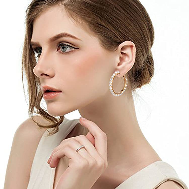 Charming Gold Earring for Any Occasion